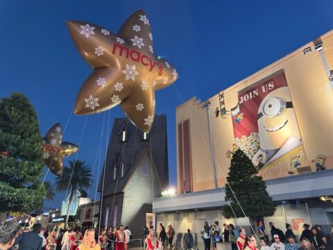 ユニバーサルのホリデーパレード・フィーチャリング・メイシーズ(Universal's Holiday Parade Featuring Macy's)