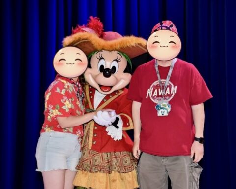 海賊コスチュームのミニー・マウス